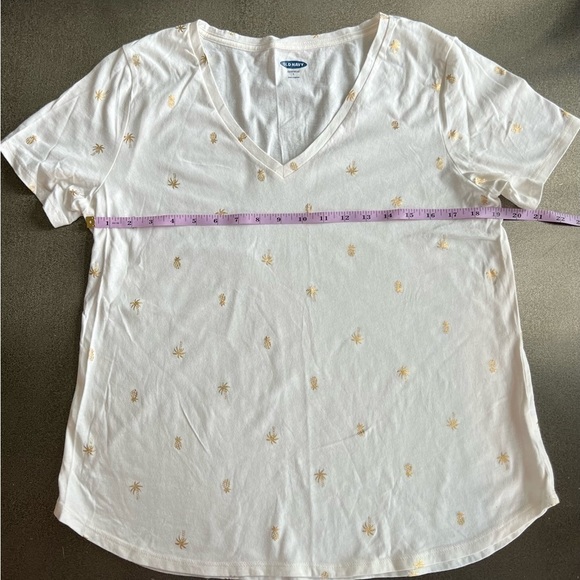 Old Navy v-neck tee. Size L. Cream with gold pineapple pattern. - Picture 2 of 3